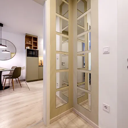 Design Near Park With Free Parking Apartment *