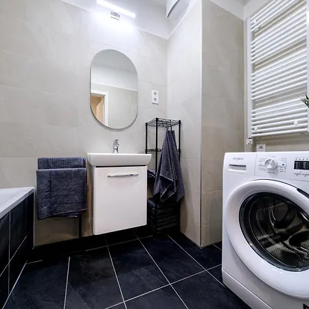 Design Near Park With Free Parking Apartment