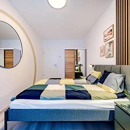Design Near Park With Free Parking Apartment