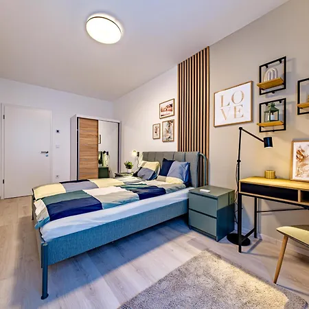 Apartment Design Near Park With Free Parking *