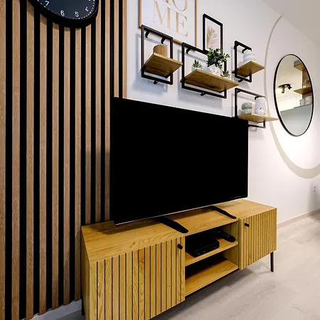 Apartment Design Near Park With Free Parking *