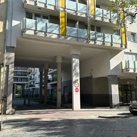 Design Near Park With Free Parking Apartment *